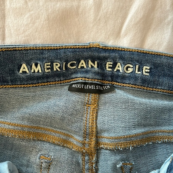 American Eagle medium wash jeans. Size 6 regular - Picture 3 of 8
